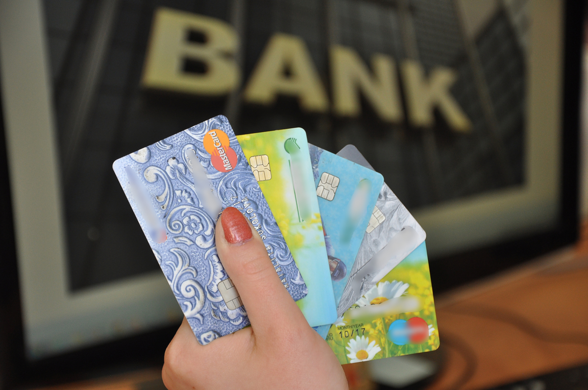В Банке России рассказали, на что стоит обращать внимание при выборе банковской карты