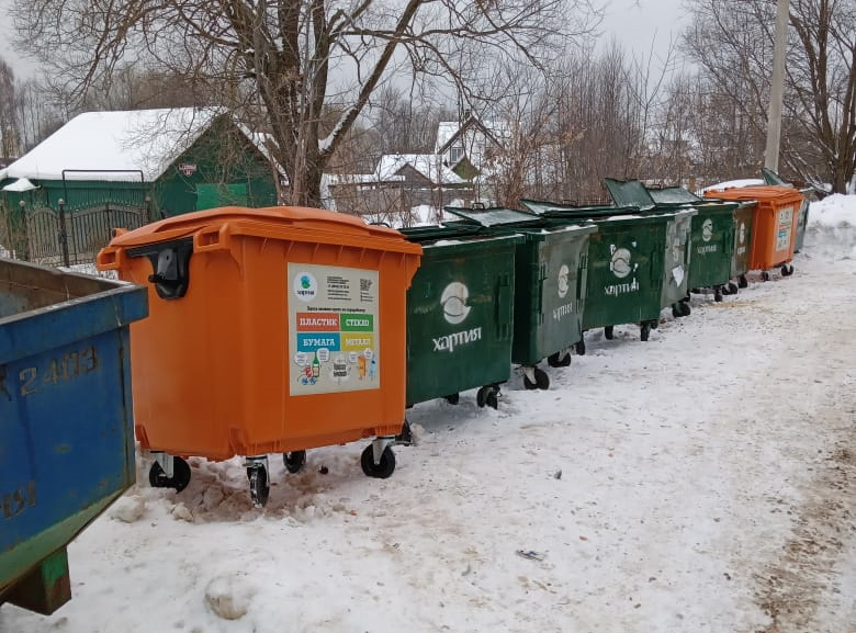Более полусотни новых контейнеров для раздельного сбора отходов установили в двух районах Ярославской области