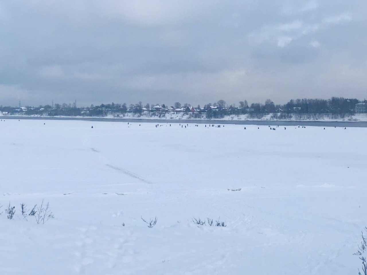 В Рыбинске спасли провалившегося под лед рыбака